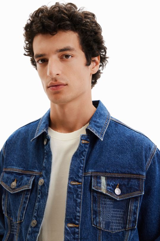 ropa 4802L1603 hombres Desigual chaqueta estilo camionero de mezclilla con patchwork - Desigual sales online