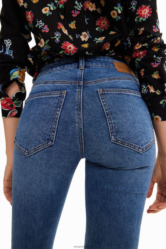 ropa 4802L1013 mujer Desigual jeans capri acampanados con bordado floral - Desigual shop