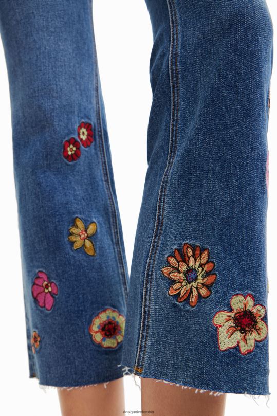 ropa 4802L1013 mujer Desigual jeans capri acampanados con bordado floral - Desigual shop