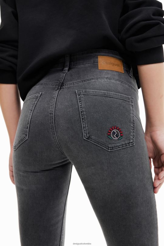 ropa 4802L551 mujer Desigual jeans ajustados con push-up y bordados - Desigual shop