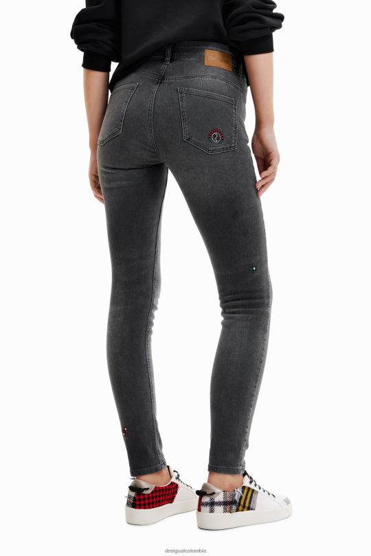 ropa 4802L551 mujer Desigual jeans ajustados con push-up y bordados - Desigual shop