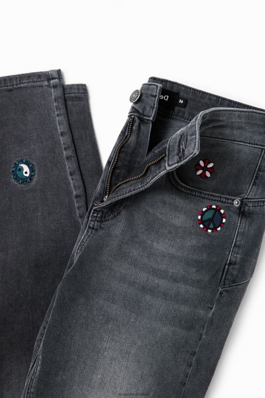 ropa 4802L551 mujer Desigual jeans ajustados con push-up y bordados - Desigual shop